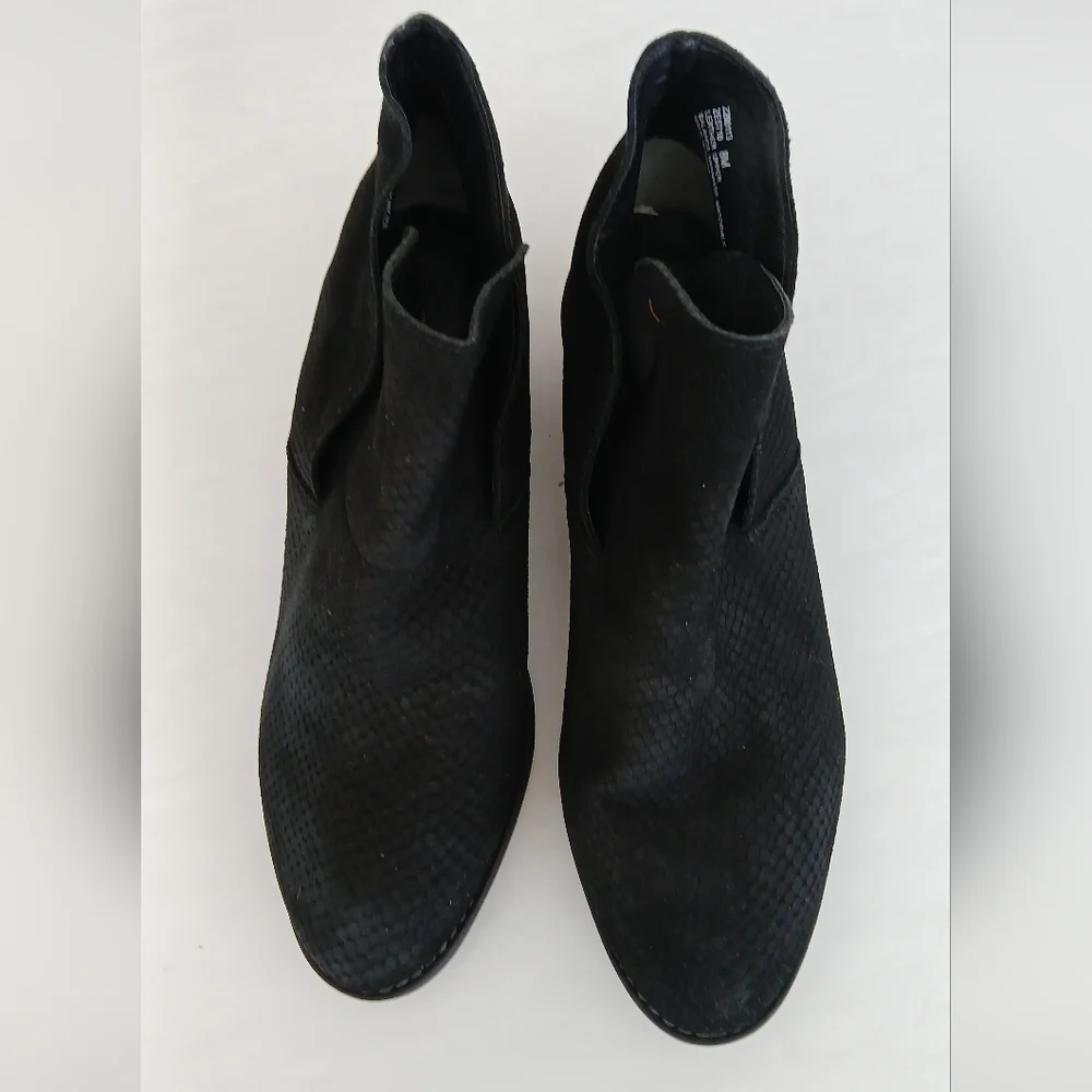 Me Too Black Textured Block Heel Booties – Size 8M – NWOT